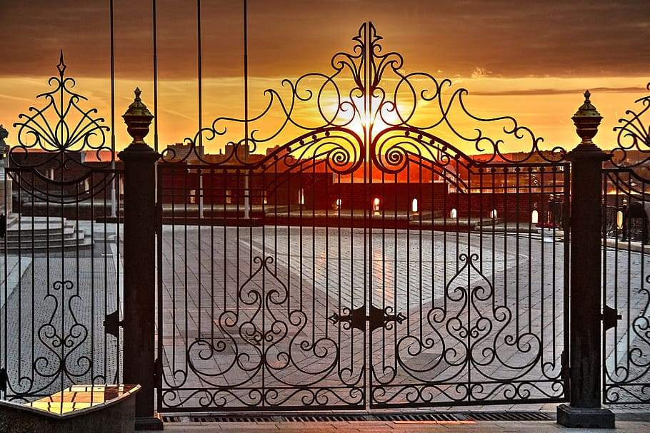 Nature-inspired Delight metal gates