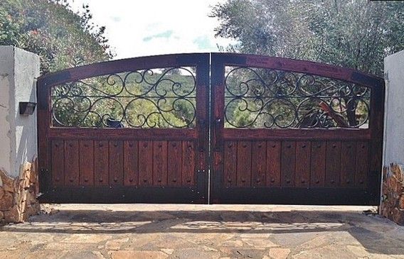 Rustic raw gates